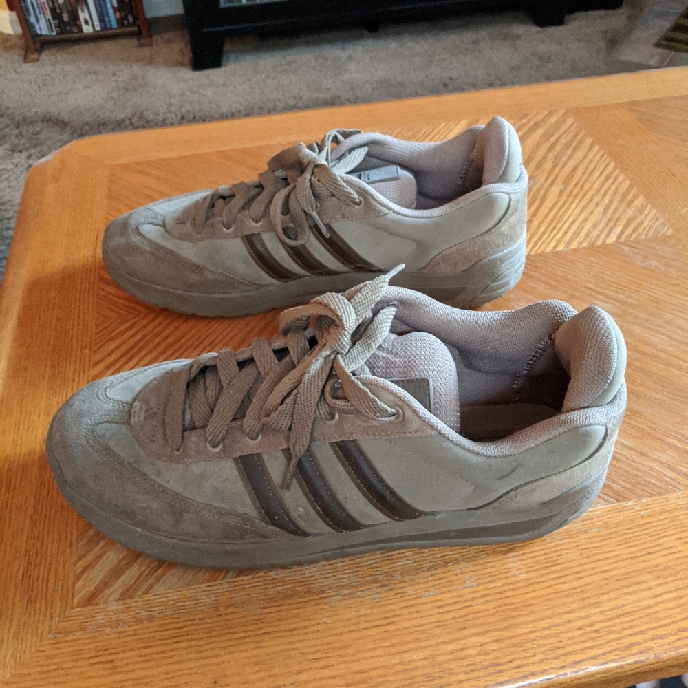 Adidas casual sneakers